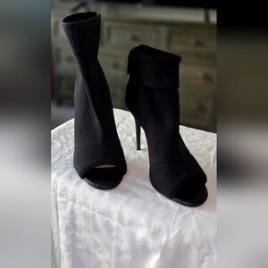 Women's shoes, with heels, black. Size 7.5